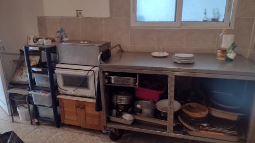 Обзаведена къща с двор и камина в с. Баня