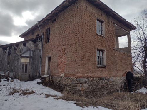 Автентична къща с панорамна гледка към Пирин в с. Добърско