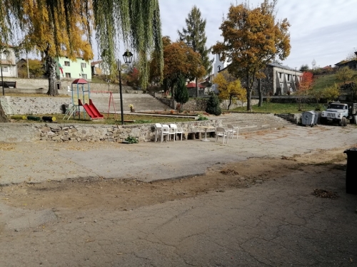 Имот с търговски потенциал в с. Обидим