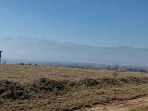 Панорамен парцел с планинска гледка в село Баня