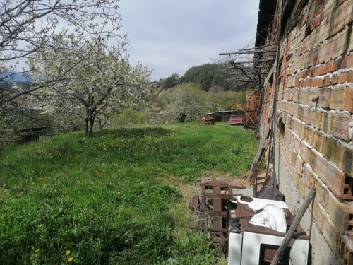 Недвижимость с двумя зданиями в с. Добырско – панорамный вид и отличный потенциал для развития