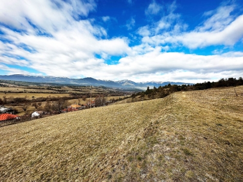 Panoramic investment property in Dolno Draglishte – space, tranquility, and potential for development