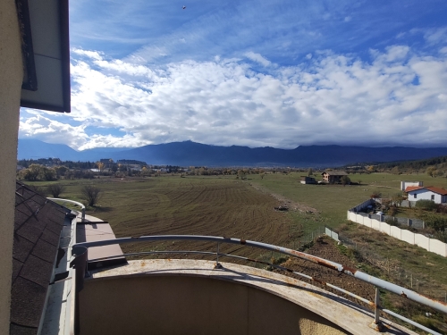 ELEGANT THREE-ROOM MAISONETTE WITH SOUTHERN EXPOSURE AND BEAUTIFUL VIEW IN THE TOWN OF RAZLOG